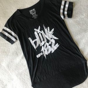 🖤🤘🏾🎤Blink 182 tee 🖤🎼🎸
